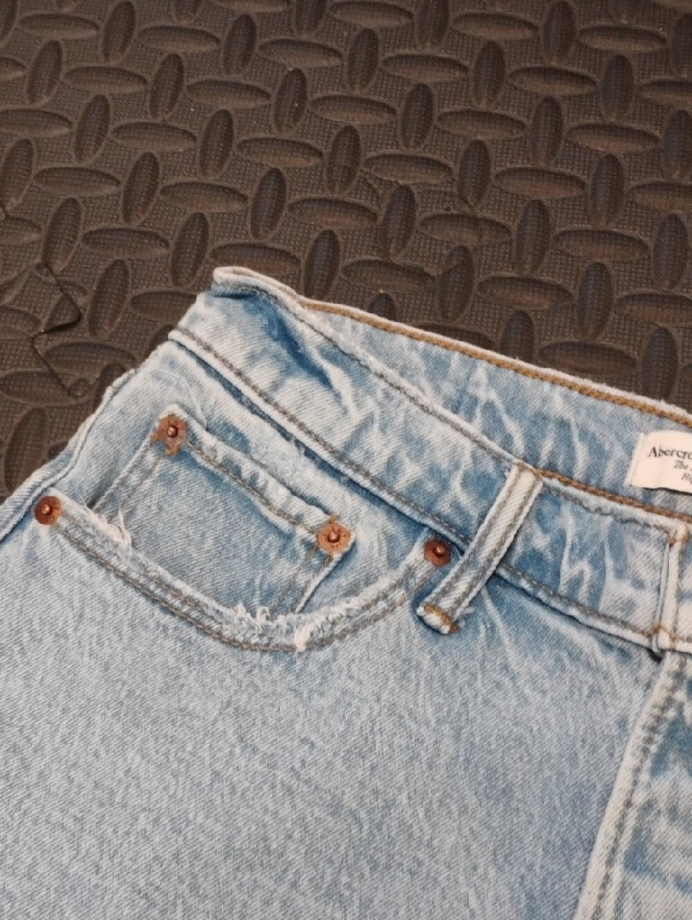 Abercrombie & Fitch Light Blue Denim High-Waist Women’s Shorts - Picture 4 of 8